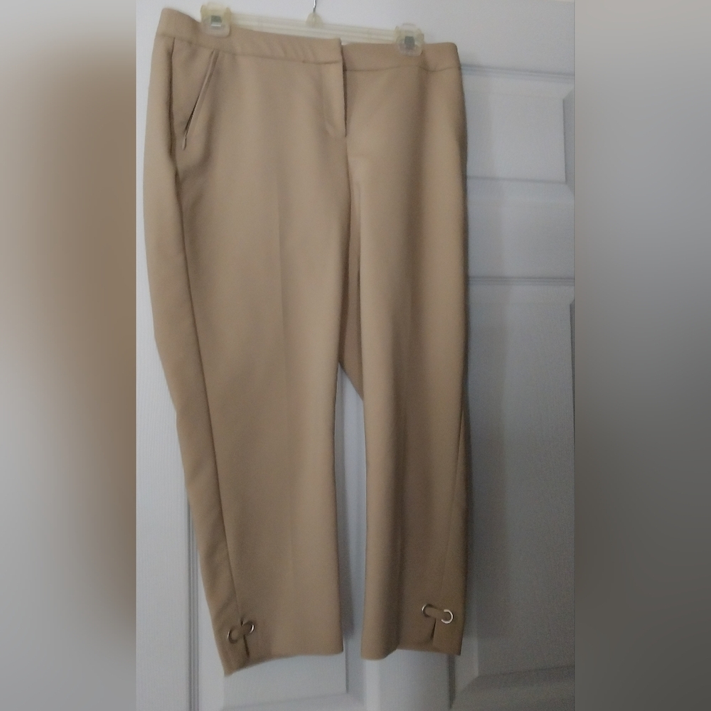 Women's khaki Capri pants